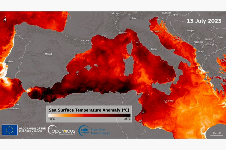 *** داخلية فقط ** الصورة 2 :كوبرنيكوس / ارتفاع درجات حرارة مياه سطح المتوسط بالتزامن مع القبة الحرارية / استخدام مع ذكر المصدر copernicus.eu
