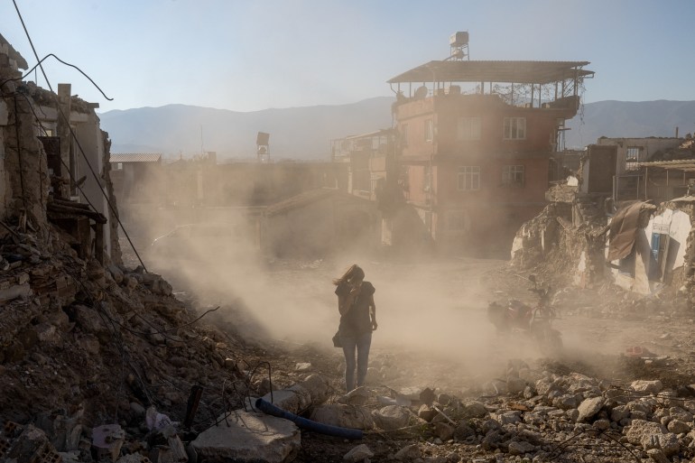 HATAY, TURKEY - JUNE 27: The destruction of the buildings damaged in the Kahramanmaras earthquake continues on June 27, 2023 in Hatay, Turkey. On February 6, 2023, earthquakes with magnitudes of 7.7 and 7.6 occurred in 11 provinces of Turkey. (Photo by Ugur Yildirim dia images/Getty Images)