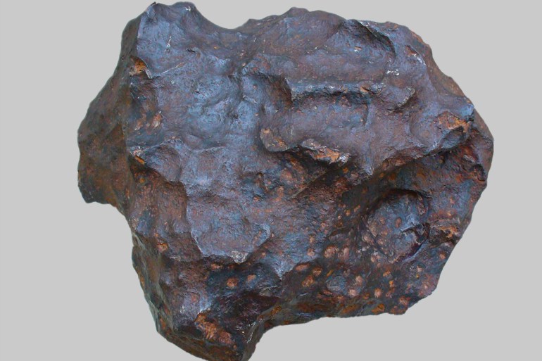 An iron meteorite. (Llez/Wikimedia Commons, CC BY-SA)