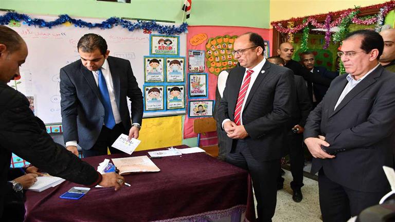 رئيس جامعة حلوان ومجلس الجامعة يدلون بأصواتهم في الانتخابات الرئاسية