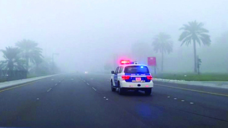 الضباب يربك السائقين.. وخفض السرعة وتأجيل الرحلة والدوام حلول مقترحة