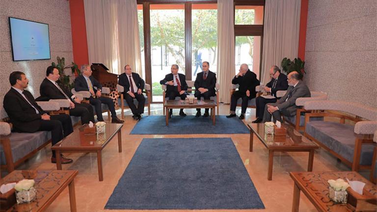 وزير الكهرباء ورئيس الجامعة الأمريكية يفتتحان برنامجًا تدريبيًا لـ120 قيادة