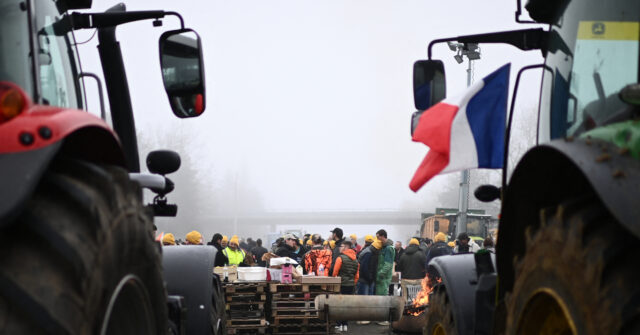 المزارعون يحاصرون باريس بعد رفض “الامتيازات” الحكومية