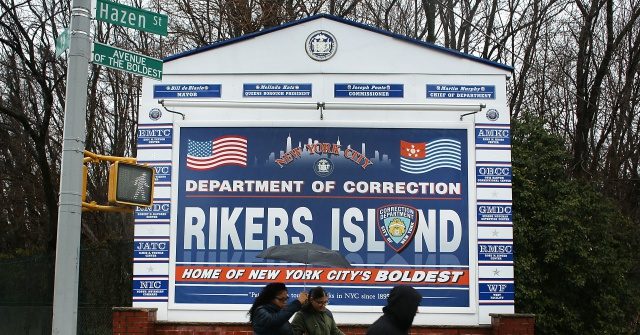 نزيل جزيرة ريكرز يغتصب سجينة