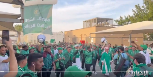 مسيرة جماهيرية باتجاه استاد المدينة التعليمية لدعم الأخضر أمام تايلاند (فيديو)