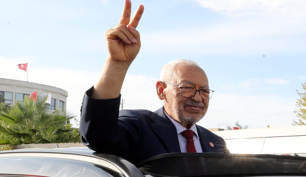الغنوشي يبدأ إضرابا عن الطعام في سجنه بتونس