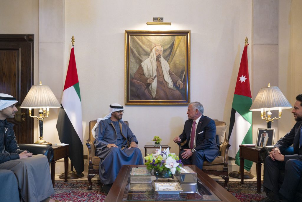 رئيس الدولة وملك الأردن يؤكدان أهمية تكثيف الجهود لوقف إطلاق النار في قطاع غزة وتوفير الحماية الكاملة للمدنيين