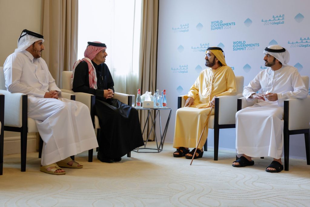 محمد بن راشد ورئيس الوزراء القطري يبحثان العلاقات الأخوية وسبل تعزيز التعاون المشترك