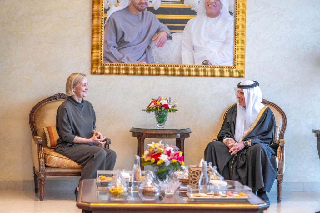 سعود بن صقر يستقبل وزيرة إستونية وقنصل اليابان