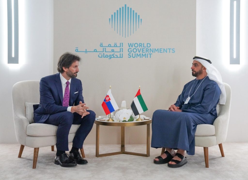 سيف بن زايد يلتقي وزير الدفاع السلوفاكي والقائد العام لشرطة نيويورك