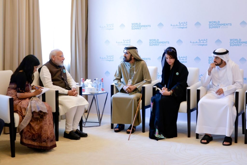 محمد بن راشد يؤكد أهمية التعاون بين حكومات العالم لاستشراف المستقبل وتلبية تطلعات الشعوب إلى التنمية