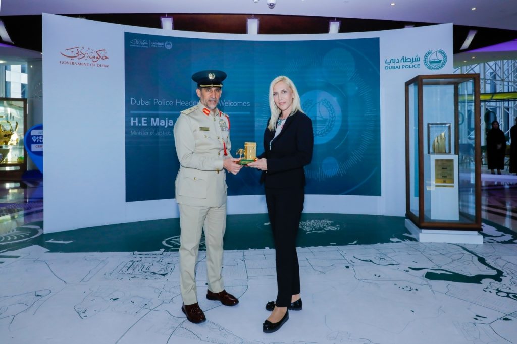 وزيرة العدل في صربيا تشيد بأنظمة شرطة دبي الذكية بتعزيز الأمن والأمان