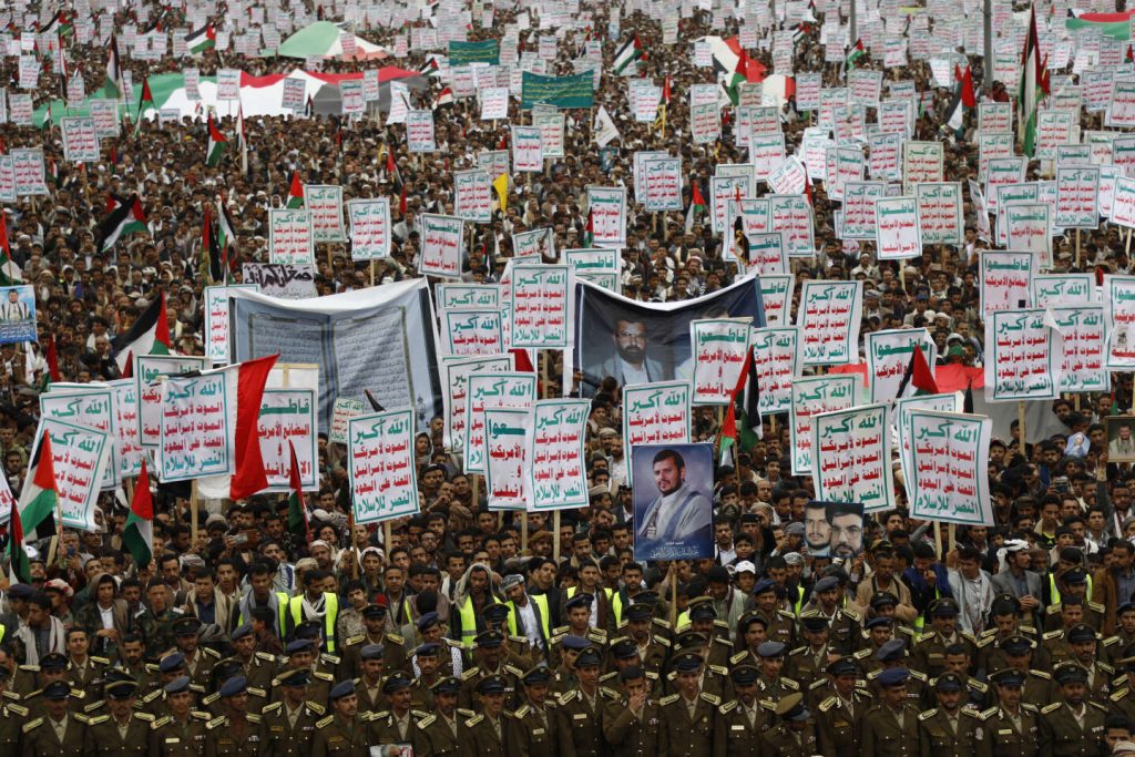 الجيش الأمريكي يضرب غواصة الحوثي ذاتية التحكم لأول مرة