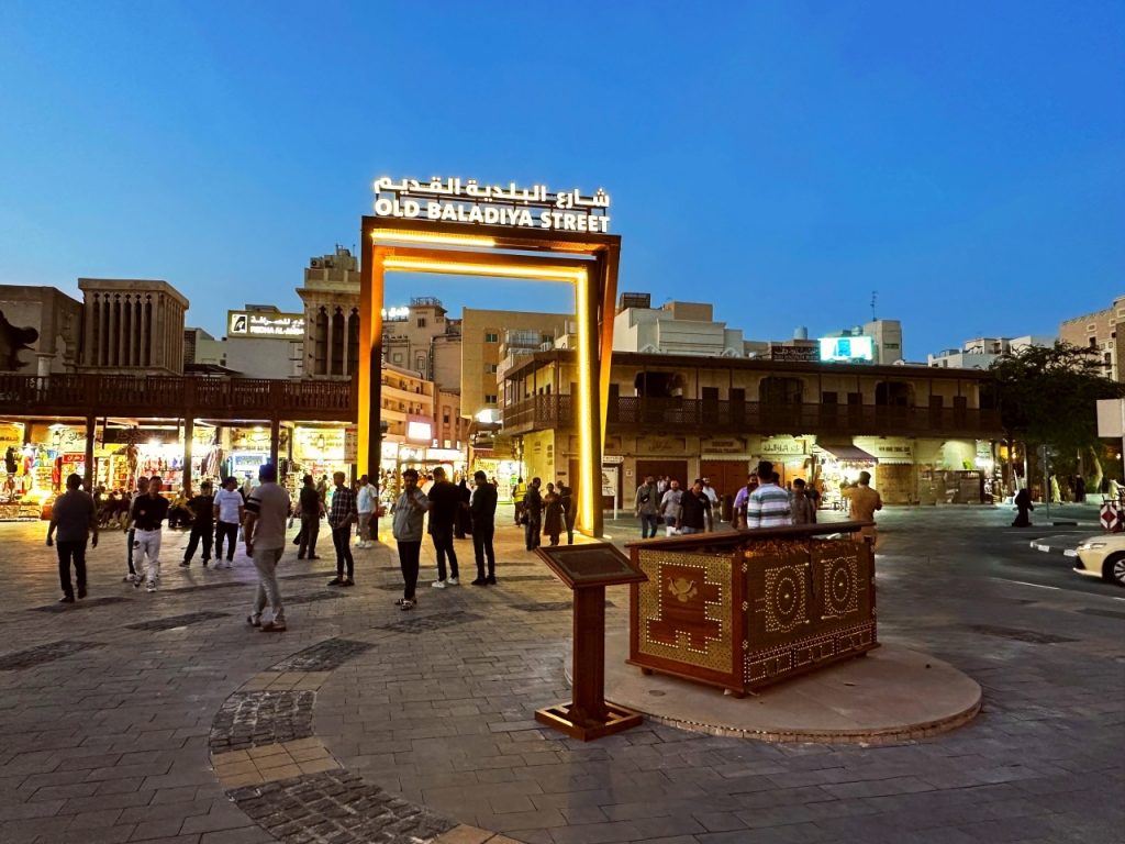إنجاز تحويل شارع البلدية القديم إلى ممر سياحي تجاري للمشاة بدبي