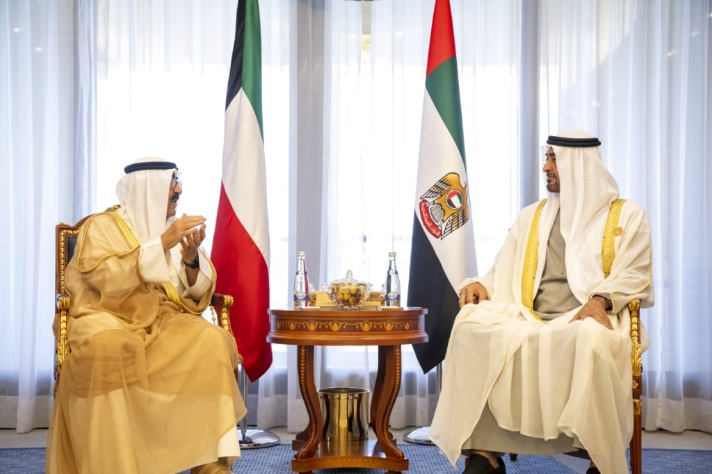 الإمارات تشارك الكويت احتفالاتها باليوم الوطني الـ63