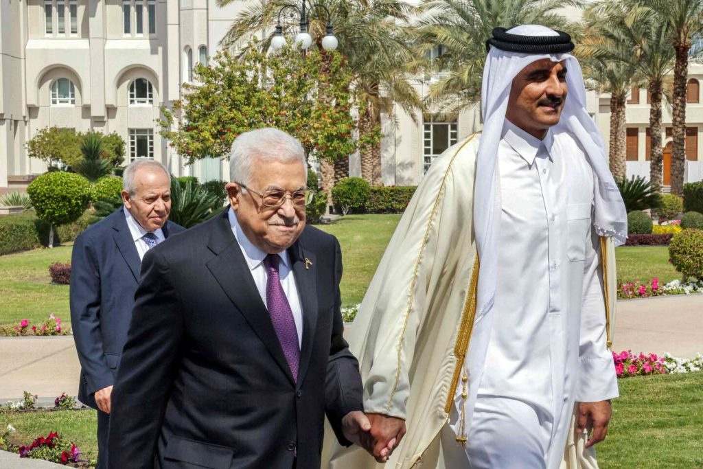 في قلب مفاوضات الهدنة في غزة استقبل أمير قطر في الإليزيه
