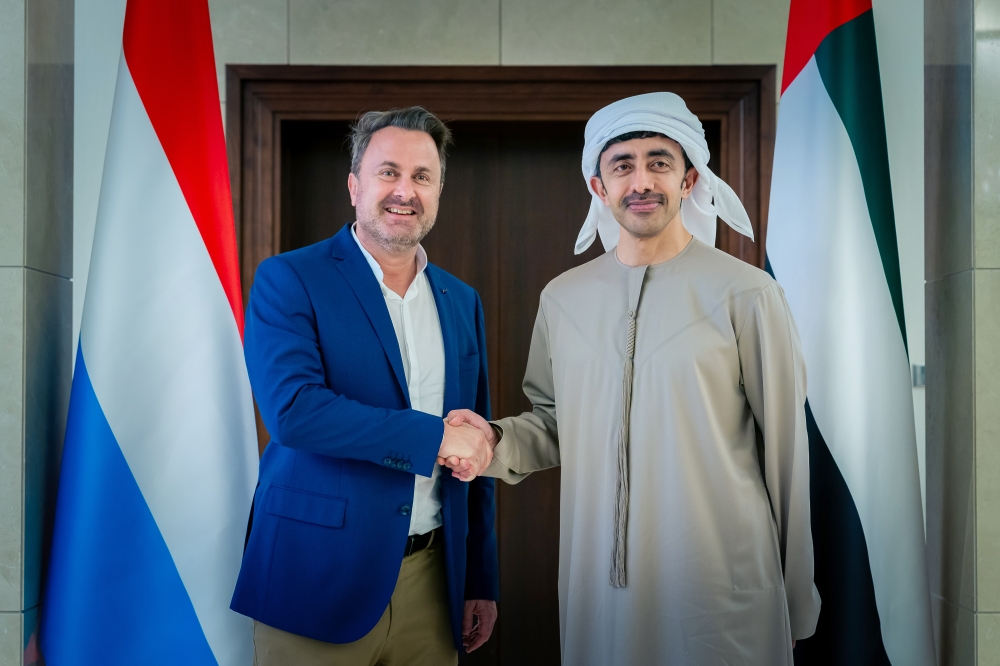 عبدالله بن زايد ونائب رئيس وزراء لوكسمبورغ يبحثان تعزيز التعاون