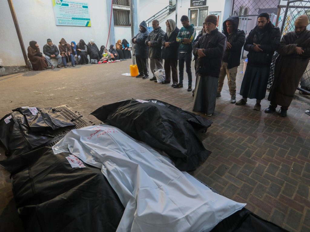 الاحتلال يستهدف المنازل المأهولة برفح ويرتكب 13 مجزرة