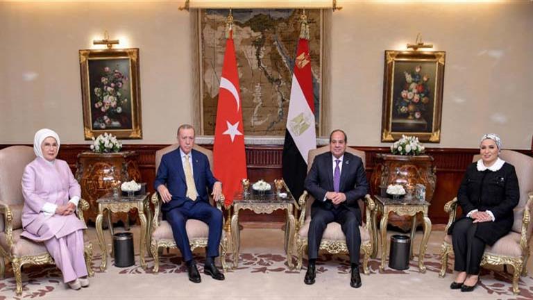 ضيفة عزيزة.. انتصار السيسي: ناقشت مع قرينة أردوغان جهود مصر في الحماية المجتمعية