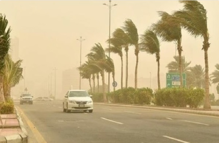 الأرصاد عن طقس الجمعة: أمطار رعدية ورياح سطحية على عدة مناطق