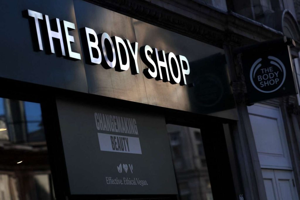 وفي المملكة المتحدة، كانت شركة The Body Shop على وشك إعلان إفلاسها