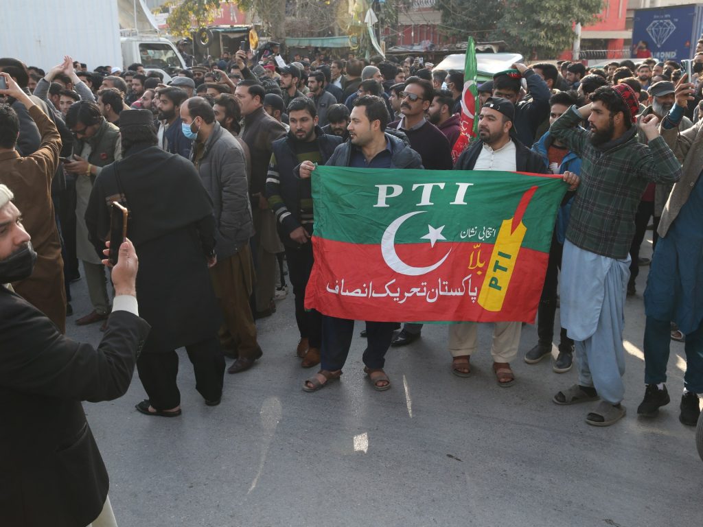 عمران خان يرشح عمر أيوب لرئاسة الحكومة في باكستان