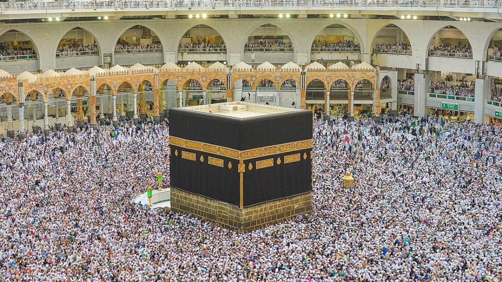 الحج والعمرة توضح طريقة إضافة المرافقين في تصريح العمرة والروضة الشريفة