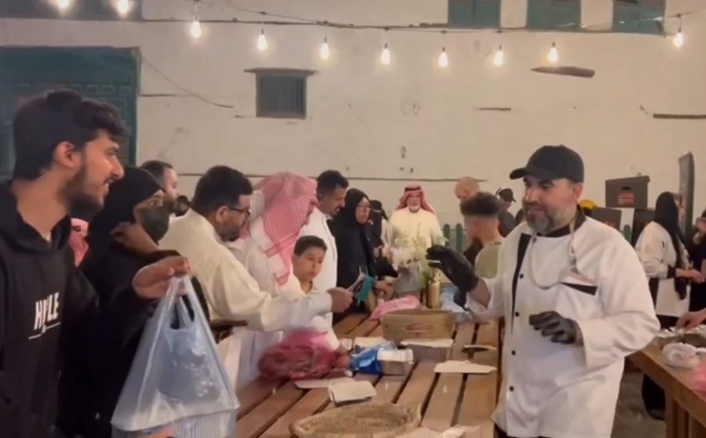 بالفيديو.. طهاة يستعرضون من جدة التاريخية أشهر الأكلات الشعبية في مناطق المملكة