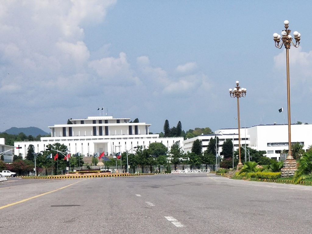 استبعاد سيناريو تشكيل أنصار عمران خان الحكومة المقبلة