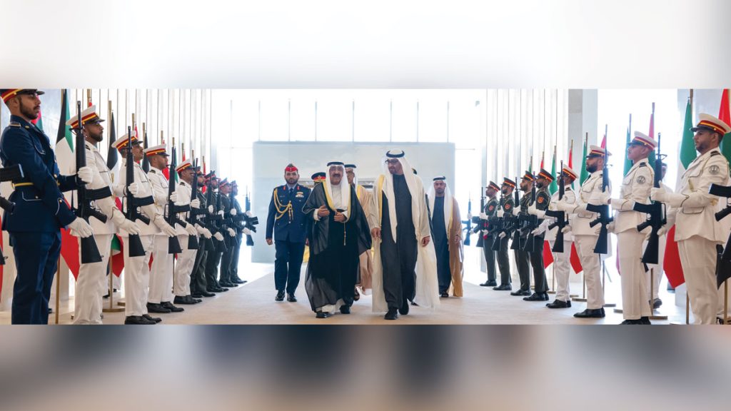 رئيس الدولة وأمير الكويت يبحثان العلاقات الأخوية وتعزيز العمل الخليجي المشترك