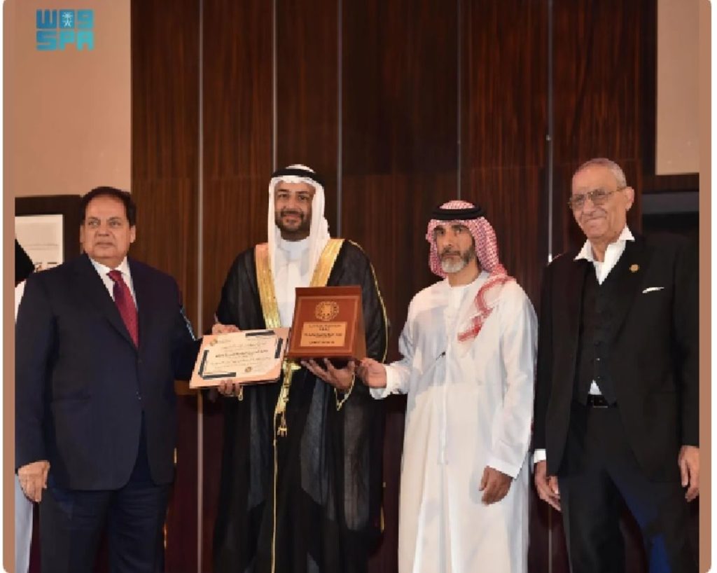 «ريف» يحصد جائزة الحكومة الرقمية العربية 2024 عن فئة التواصل الاجتماعي