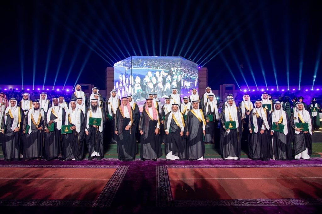 نائب أمير مكة يُشرّف حفل تخريج الدفعة 53 من طلاب وطالبات جامعة الملك عبدالعزيز