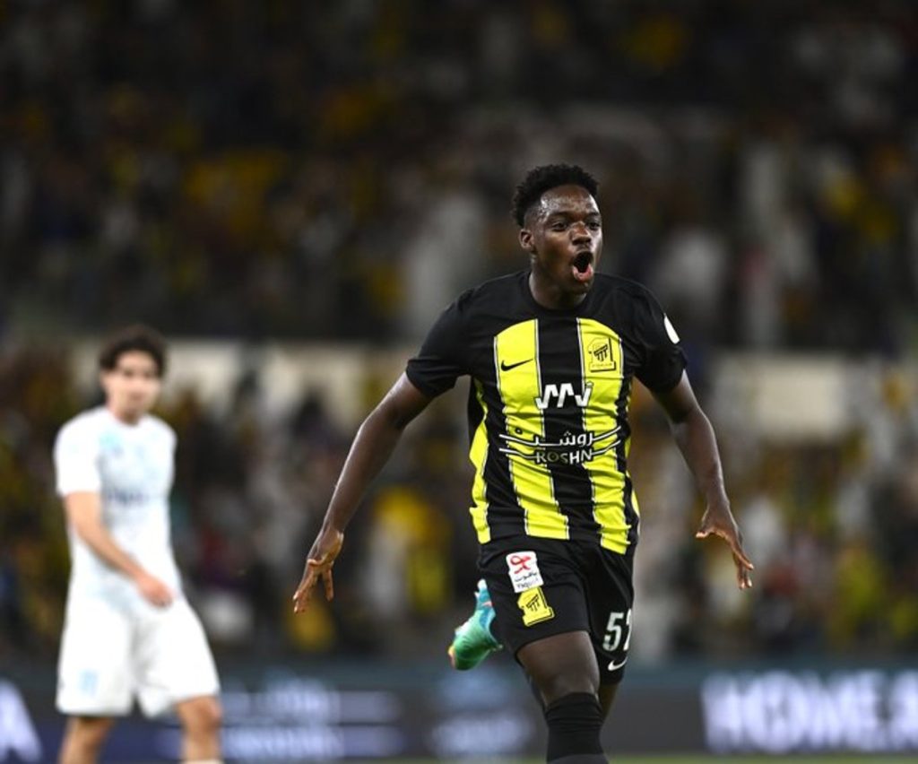 الاتحاد يتخطى الأخدود بصعوبة في "دوري روشن"