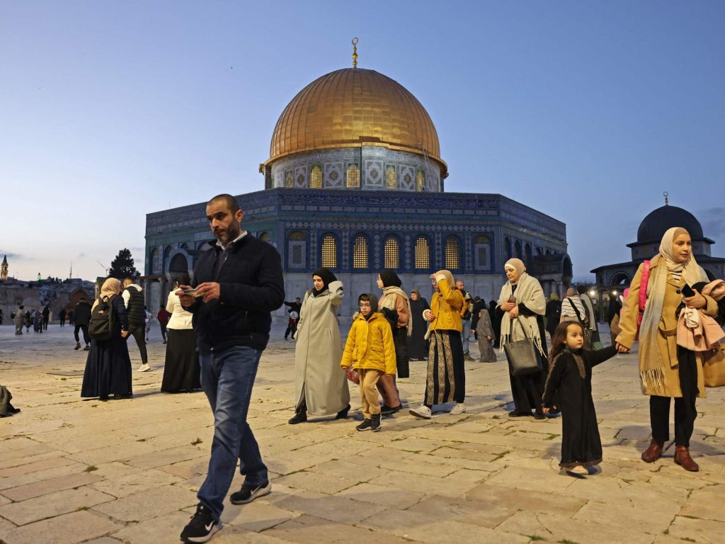 التراويح بالأقصى.. الاحتلال يقلص عدد المصلين ونتنياهو يحتكر قرارات الاقتحام