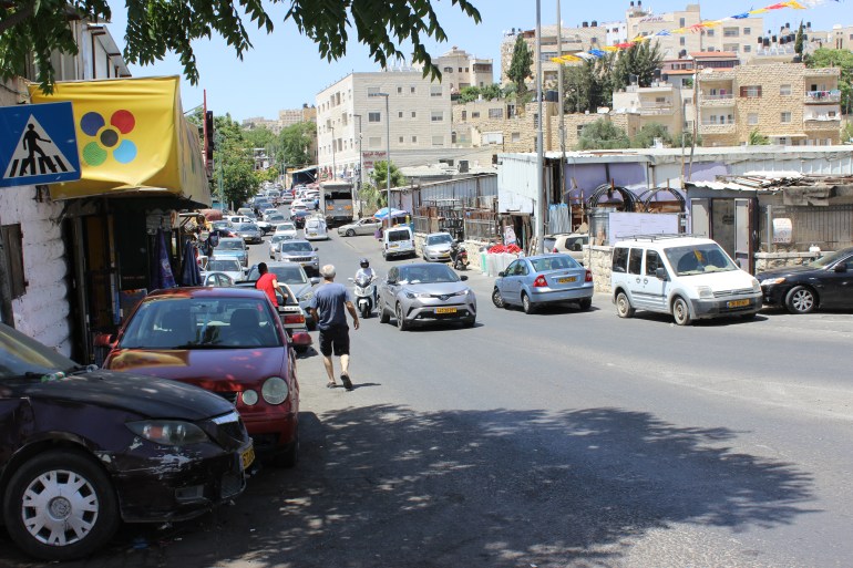 3-أسيل جندي، وادي الجوز، القدس، صورة عامة من حي وادي الجوز تظهر بها بعض المباني السكنية والمنطقة الصناعية(الجزيرة نت)