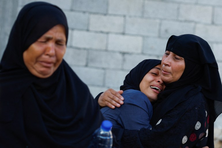 Mourners react during the funeral of Palestinians killed in Israeli strikes, amid the Israel-Hamas conflict, at Nasser hospital, in Khan Younis, southern Gaza Strip August 26, 2024. REUTERS/Mohammed Salem