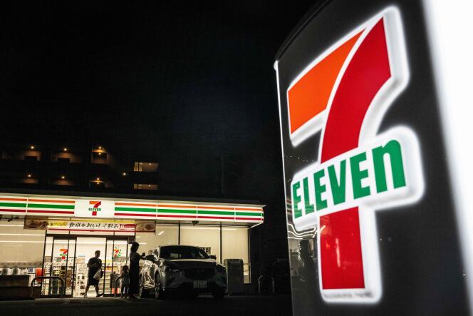 متجر 7-Eleven في يوكوهاما، اليابان، 23 أغسطس 2024. 