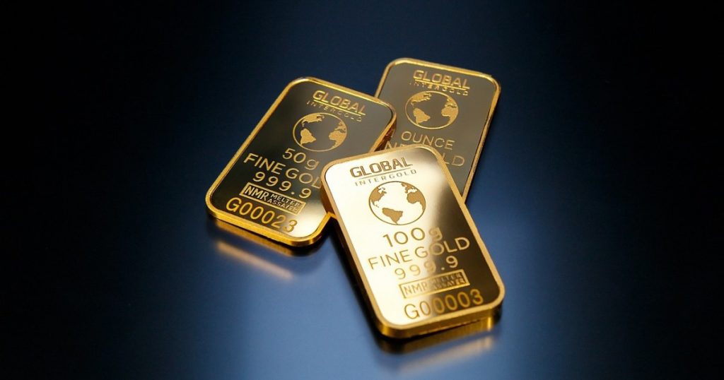 الذهب ينخفض مع تراجع التوترات التجارية وصعود الدولار