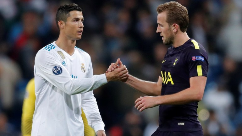 Soccer Football - Champions League - Real Madrid vs Tottenham Hotspur - Santiago Bernabeu Stadium, Madrid, Spain - October 17, 2017 Tottenham's Harry Kane and Real Madrid’s Cristiano Ronaldo shake hands after the match Action Images via Reuters/Andrew Couldridge