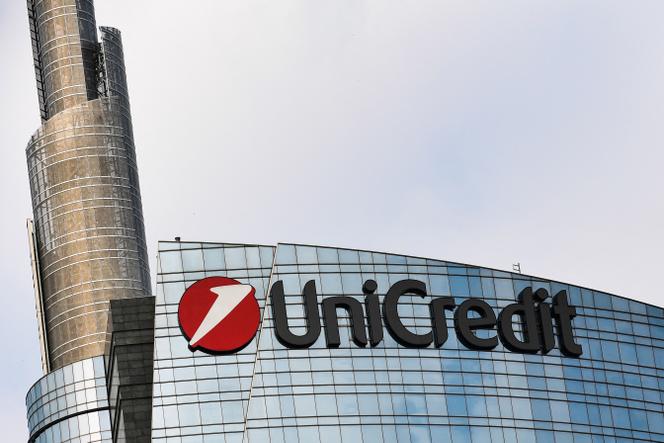 المقر الرئيسي لبنك UniCredit الإيطالي، في منطقة بورتا نوفا في ميلانو، في يوليو 2019. 