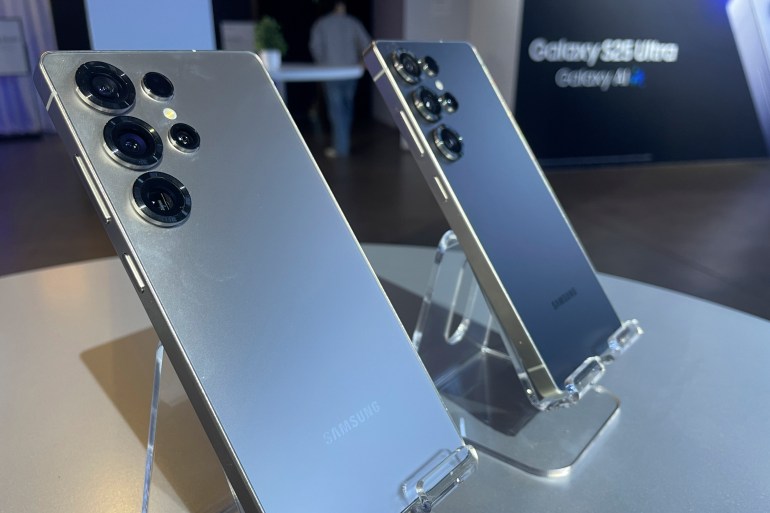 CORRECTS BYLINE - The new line of Samsung Galaxy S25 phones, with advanced camera and artificial intelligence capabilities, are unveiled at a media preview event in San Jose, Calif., Tuesday, Jan. 21, 2025. (AP Photo/Haven Daley)