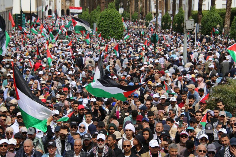 آلاف المغاربة يتظاهرون في الرباط دعما لغزة