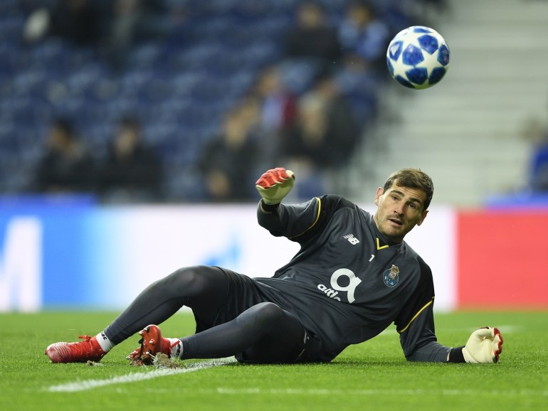 PORTO, PORTUGAL - NOVEMBER 28: Iker Casillas of FC Porto warms up prior to the UEFA Champions League Group D match between FC Porto and FC Schalke 04 at Estadio do Dragao on November 28, 2018 in Porto, Portugal. (Photo by Octavio Passos/Getty Images)