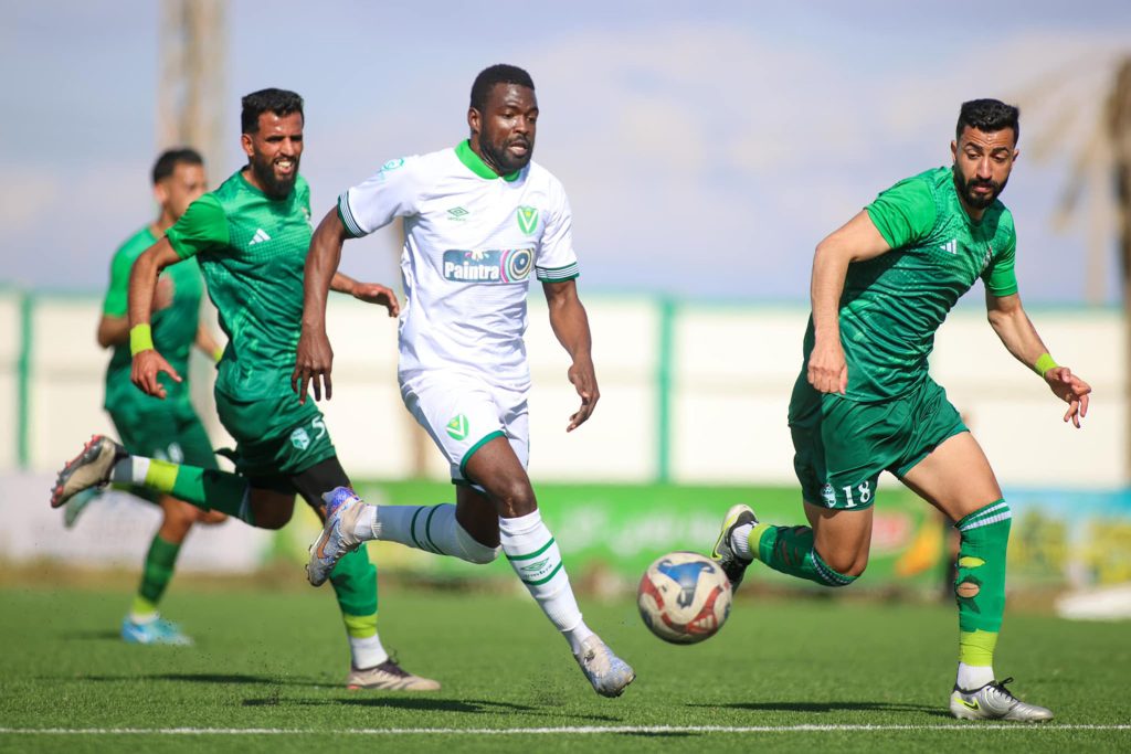 اشتباكات طرابلس تدفع الدوري الليبي لكرة القدم نحو المجهول