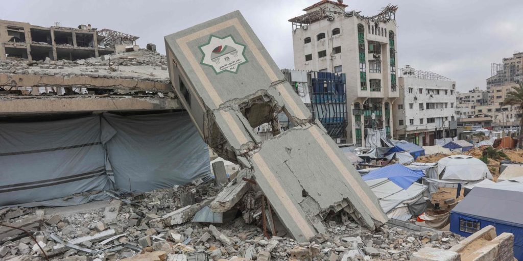 حية ، الحرب في غزة: تؤكد حماس أن تفجير مستشفى ناصر “تسبب في وفاة المرضى” ، بما في ذلك “صحفي”