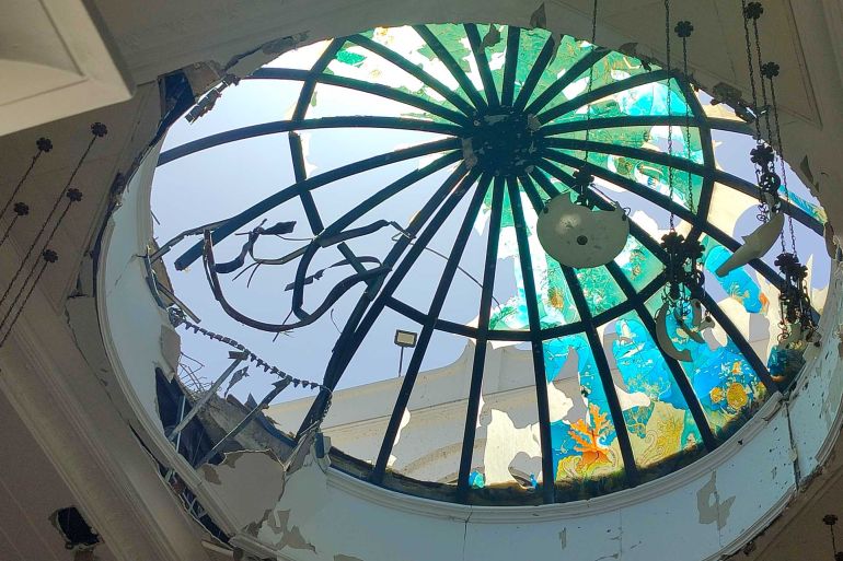 1- بهو فندق مارينا/ مكان سقوط الصاروخ. (الصورة خاصة للجزيرة)