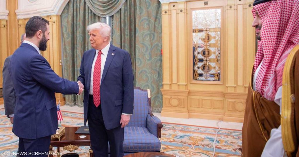 البيت الأبيض يكشف “تفاصيل الحوار” بين ترامب والشرع