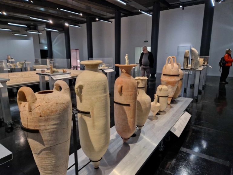 الجرار العجيبة التي عثر عليها في غزة