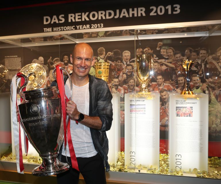 Arjen Robben Visits FC Bayern Museum
