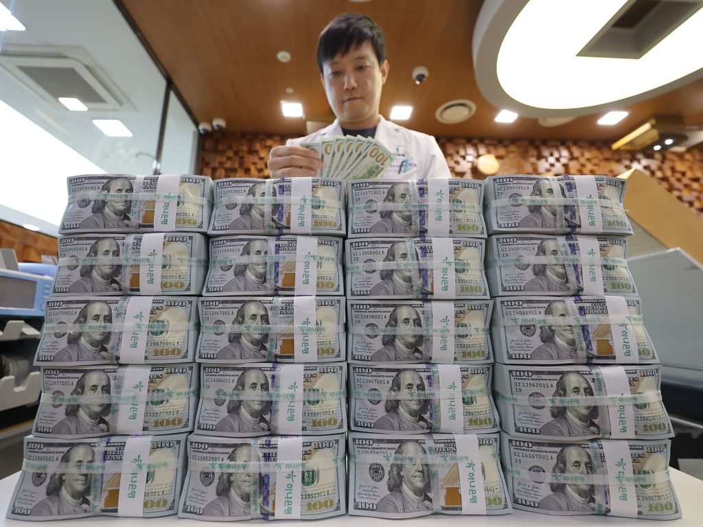 الديون العالمية عند قمة غير مسبوقة بأكثر من 324 تريليون دولار